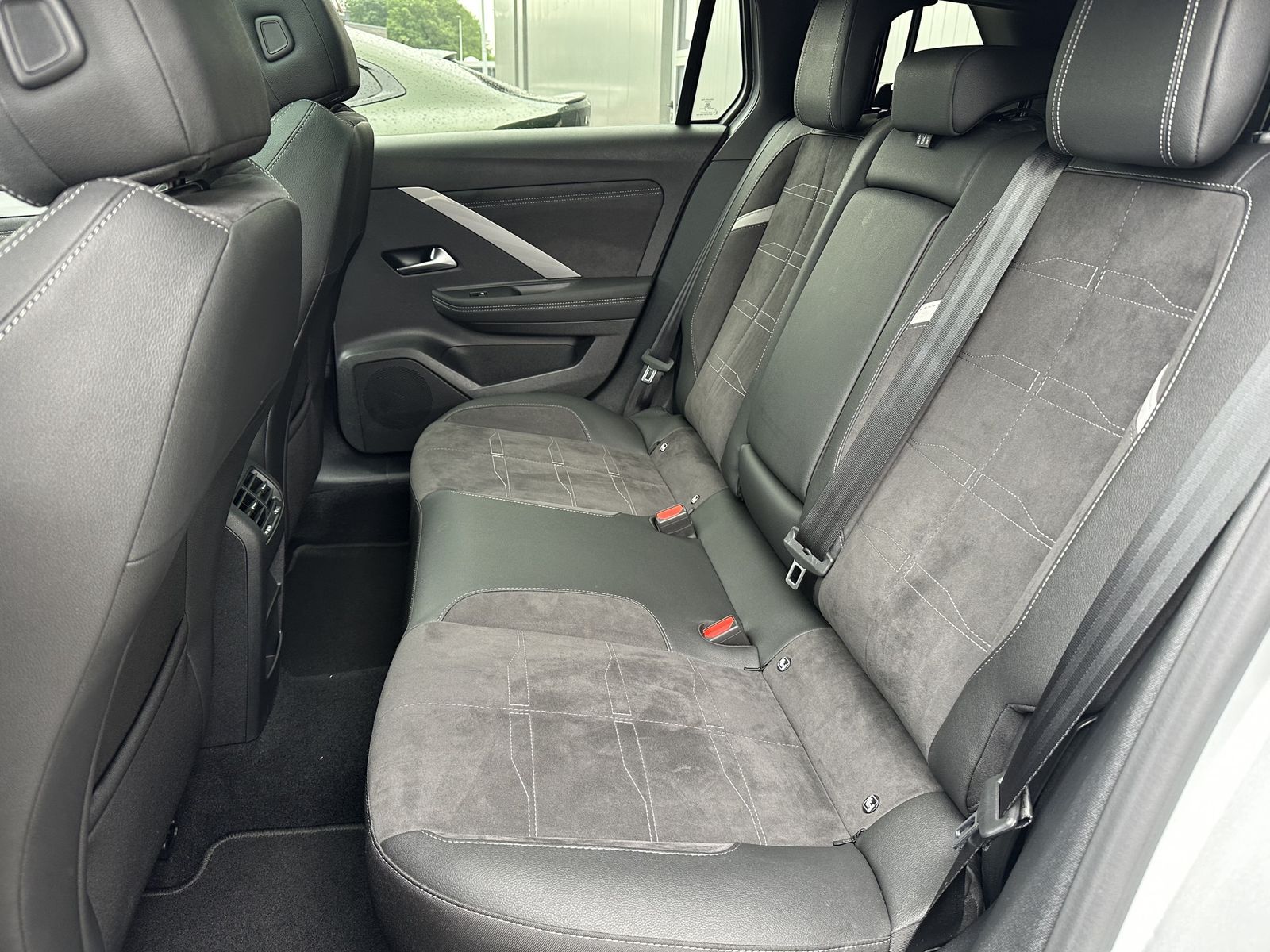 Fahrzeugabbildung Opel Astra SpT 1.5D Aut. GS-Line NAV+LED+ACC+HUD+PANO