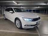 Volkswagen Passat Variant 2.0 TDI SCR 140kW DSG Highlin... - VW Passat Variant Gebrauchtwagen in München