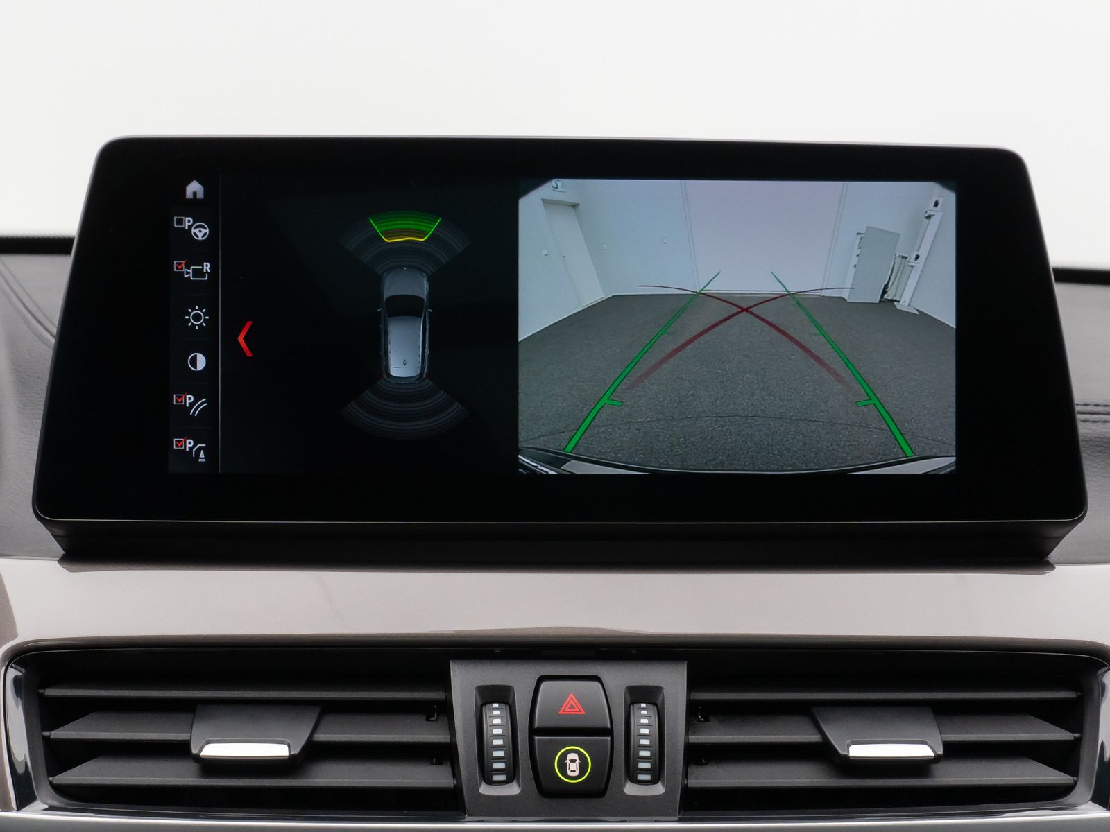 Fahrzeugabbildung BMW X1 xD25e xLine Panorama Kamera HUD DAB Komfort