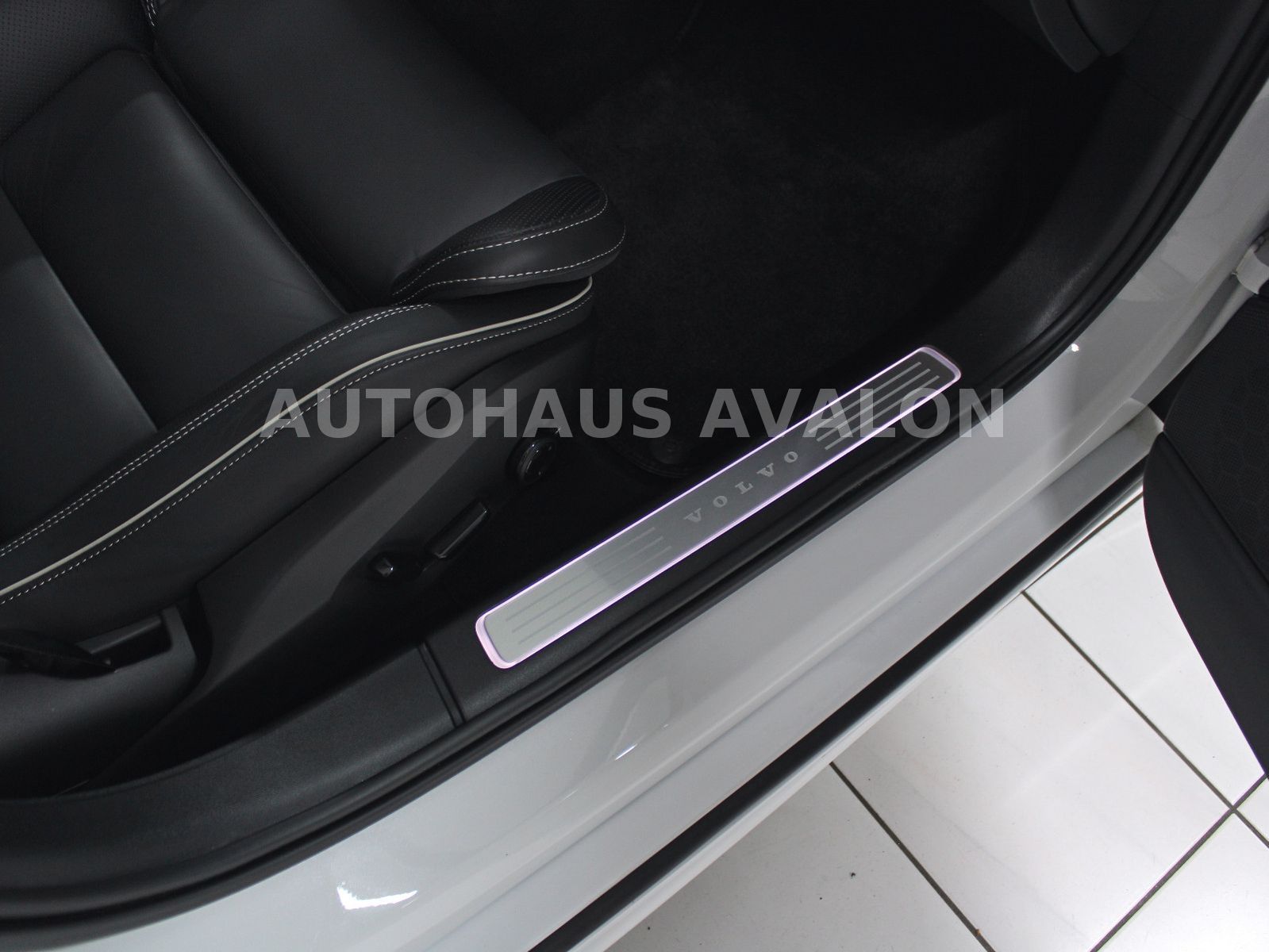 Volvo V90 AWD*Ultimate Dark*R-Design~B&W®~PANO~FOUR-C foto 21