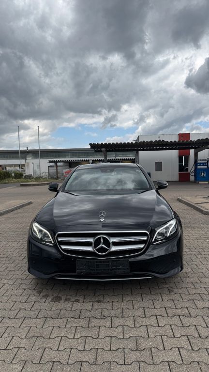 Image of Mercedes-Benz E 220