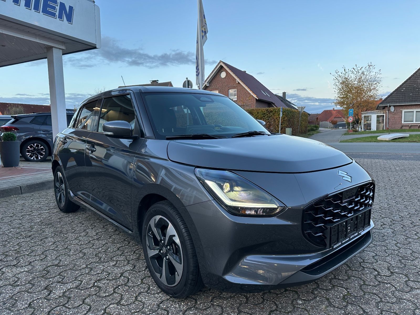 Fahrzeugabbildung Suzuki Swift 1.2 Dualjet Hybrid Comfort+ ACC/Navi/LED