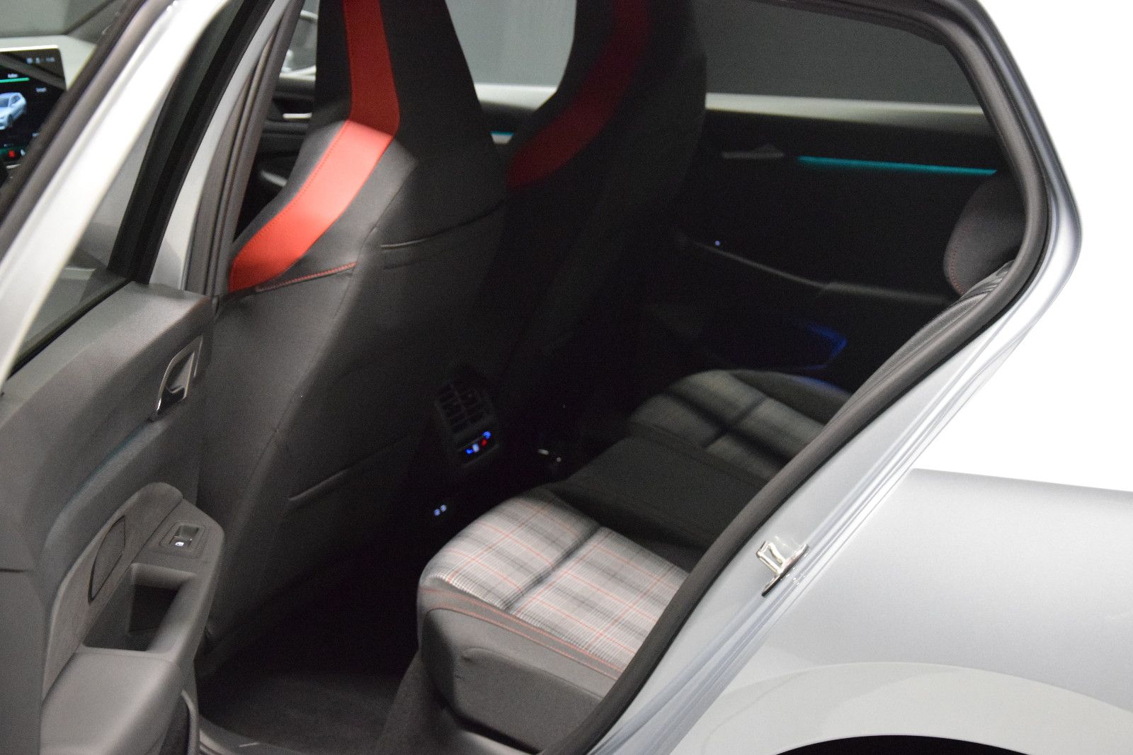 Fahrzeugabbildung Volkswagen Golf 2.0 TSI GTI Panorama DCC H&k ACC Kamera