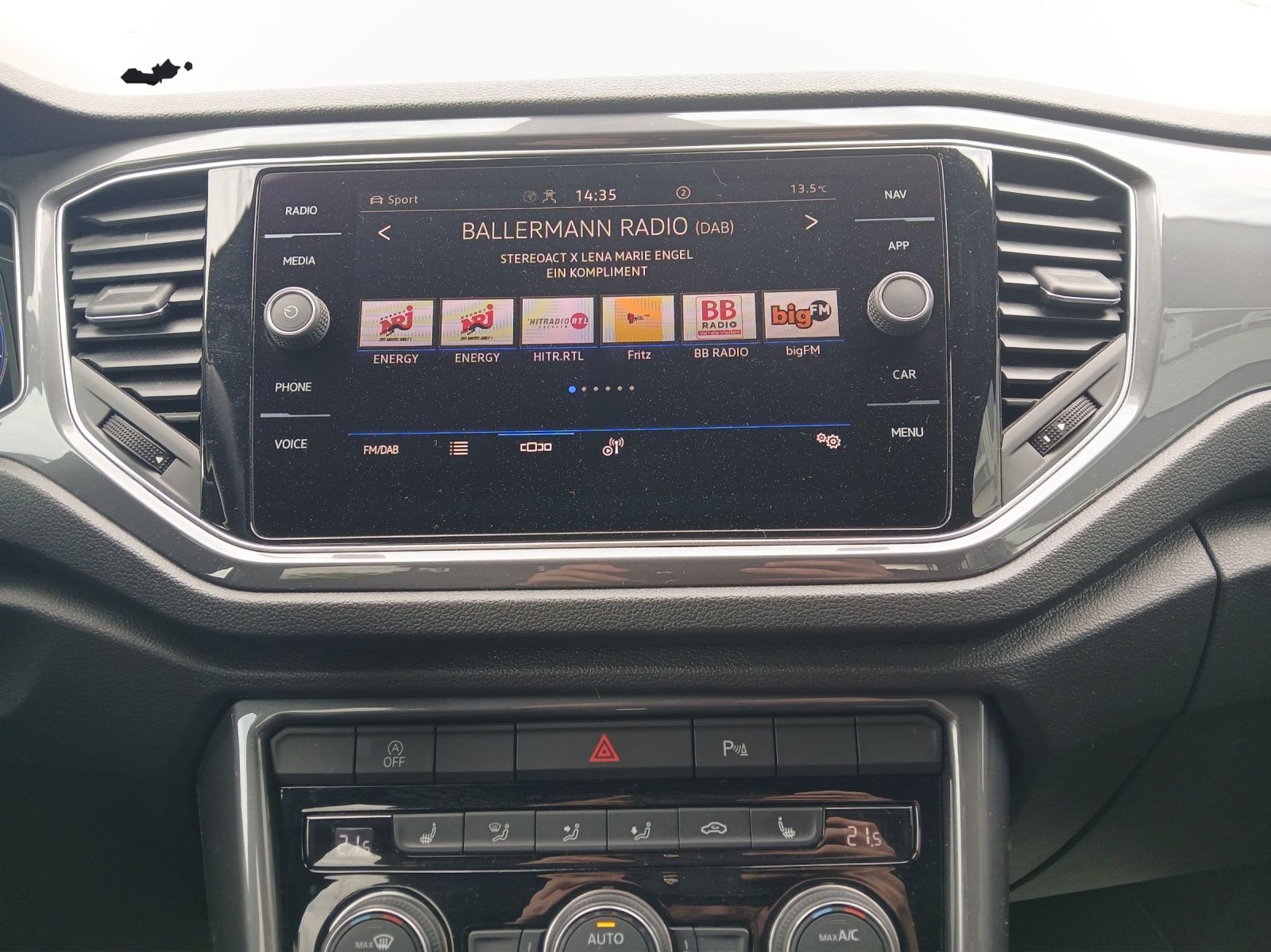 Fahrzeugabbildung Volkswagen T-Roc TSI Sport 4M DSG LED Navi AID ACC RFK SH 1