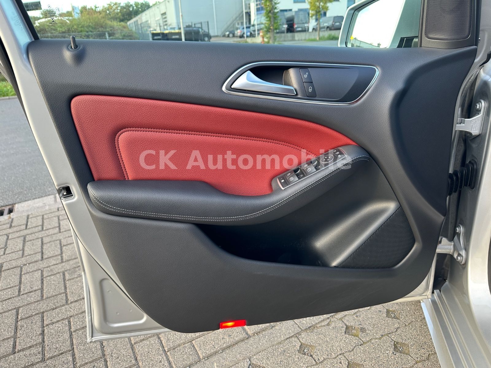 Fahrzeugabbildung Mercedes-Benz B 220 4Matic AMG-Line/Navi/Tempomat/PDC/AHK