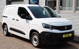 Peugeot Partner Premium L1 KLIMA NAVI WIFI AHK PDC EURO6 - Peugeot Partner aus 2020