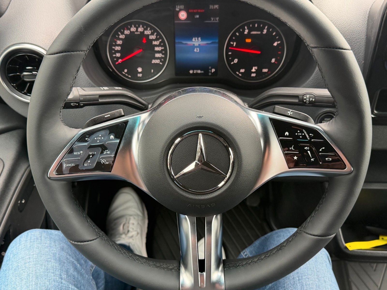 Fahrzeugabbildung Mercedes-Benz Sprinter 319 CDI 4x4 Klima AHK DISTRONIC