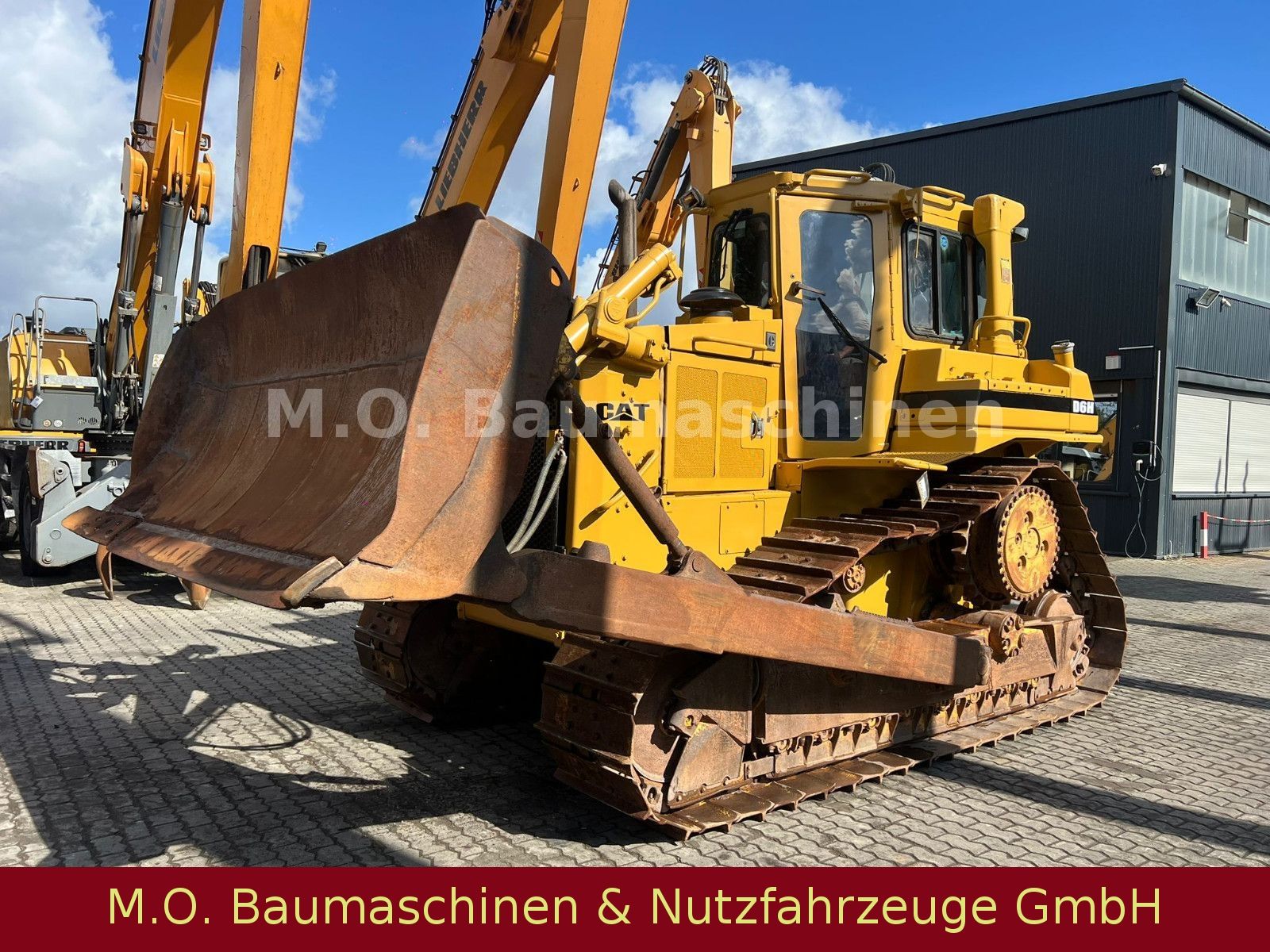 Fahrzeugabbildung CAT D6 H  / 4. Wegeplanierschild /Ripper /