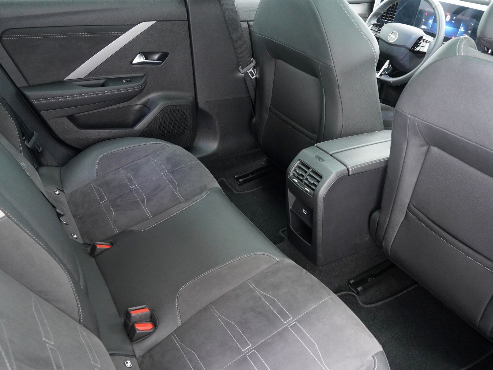 Fahrzeugabbildung Opel Astra L 1.5 Diesel Sports Tourer GS PANO