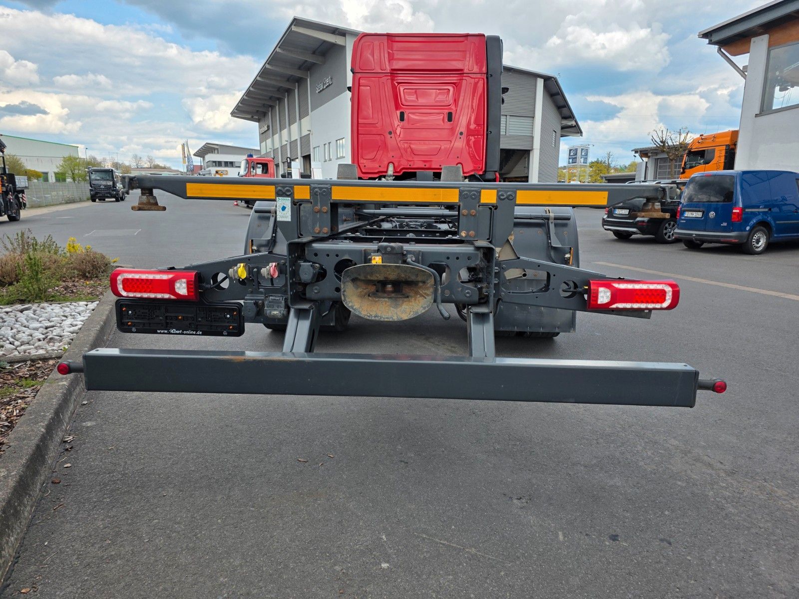 Fahrzeugabbildung Mercedes-Benz Actros 1843 LL BDF Fahrschule S&G 6 Sitze AHK