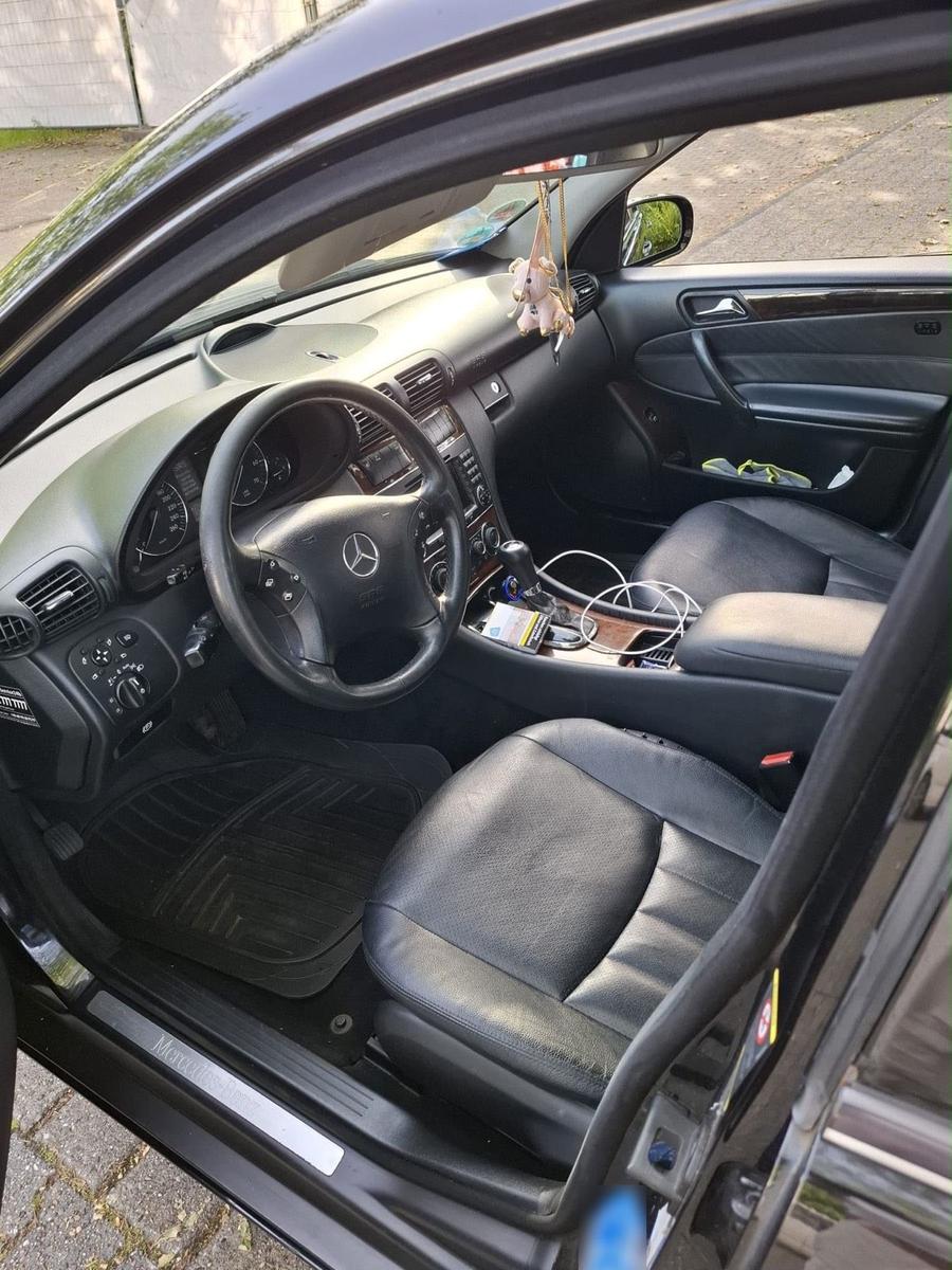 Mercedes-Benz C200 2006 — interior