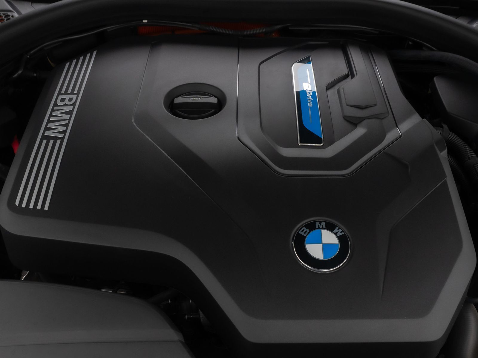 Fahrzeugabbildung BMW 330e xD MSport Kamera HUD DAB AHK Komfort 19Zoll