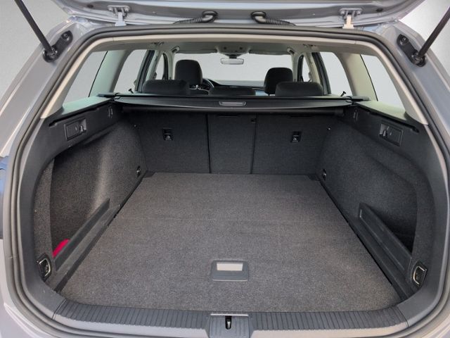Passat Variant 1.5 TSI Conceptline LED+NAVI.+RFK