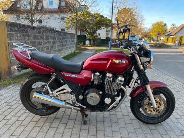 Yamaha XJR 1200