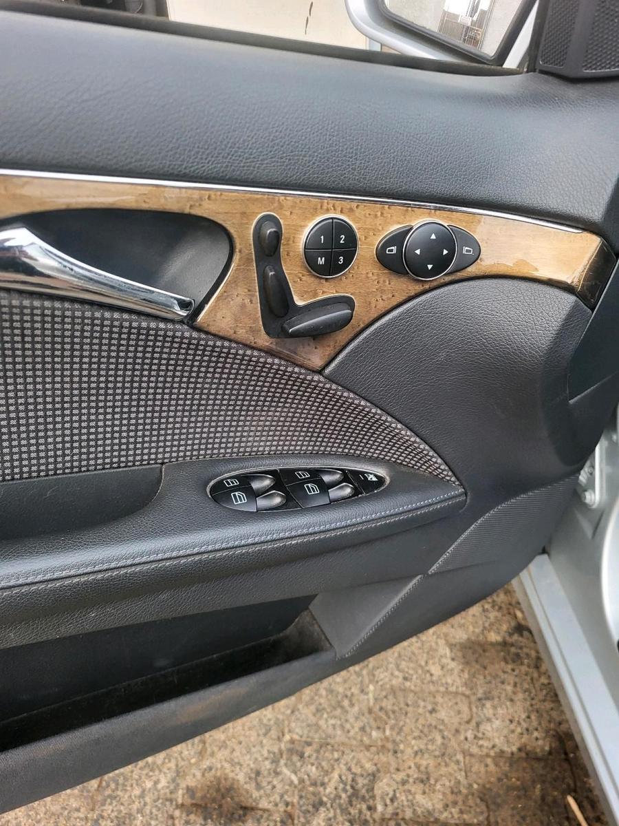 Mercedes-Benz E320 2006 — photo 9