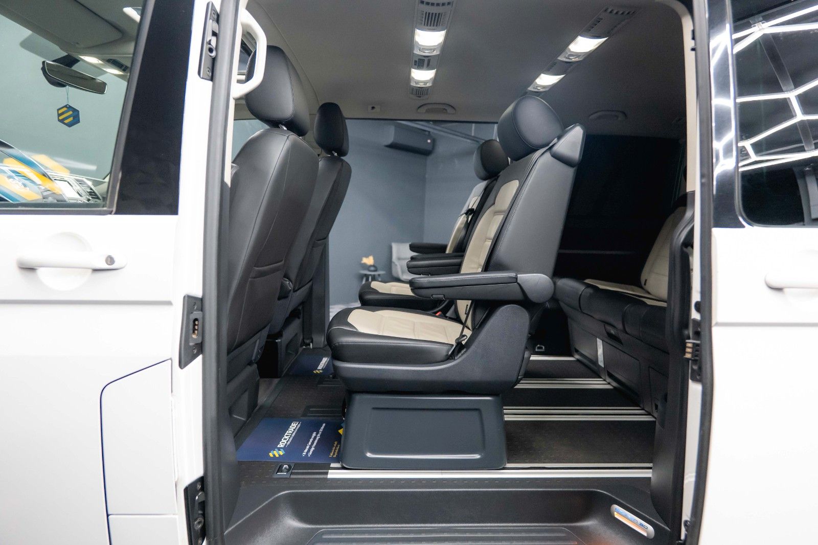 Fahrzeugabbildung Volkswagen T6 Multivan 2.0TDI DSG Edition 30 4Motion ACC