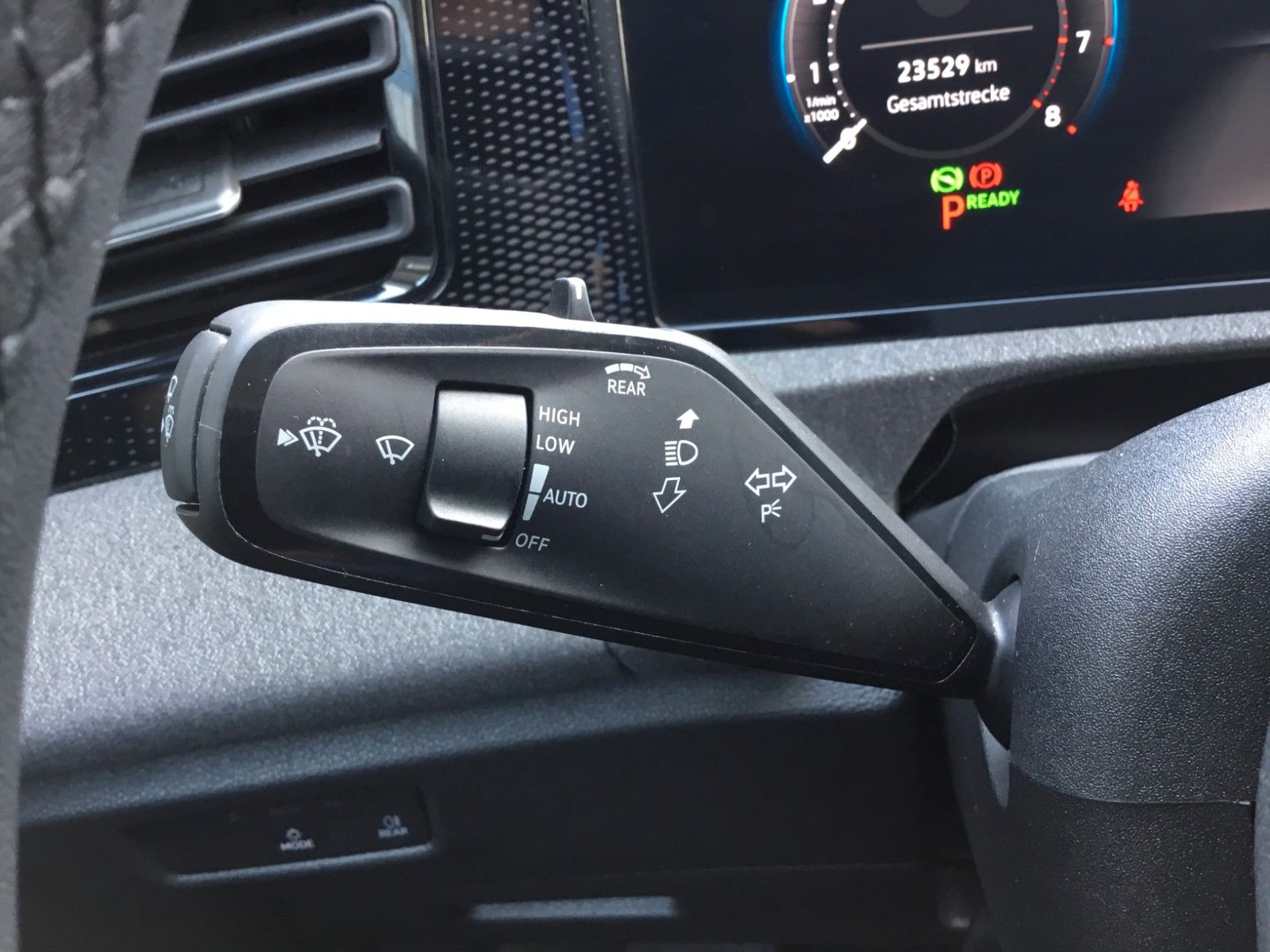 Fahrzeugabbildung Volkswagen Tiguan 1.5 eTSI DSG+AHK+LED+AppConnect+Sitzheizu