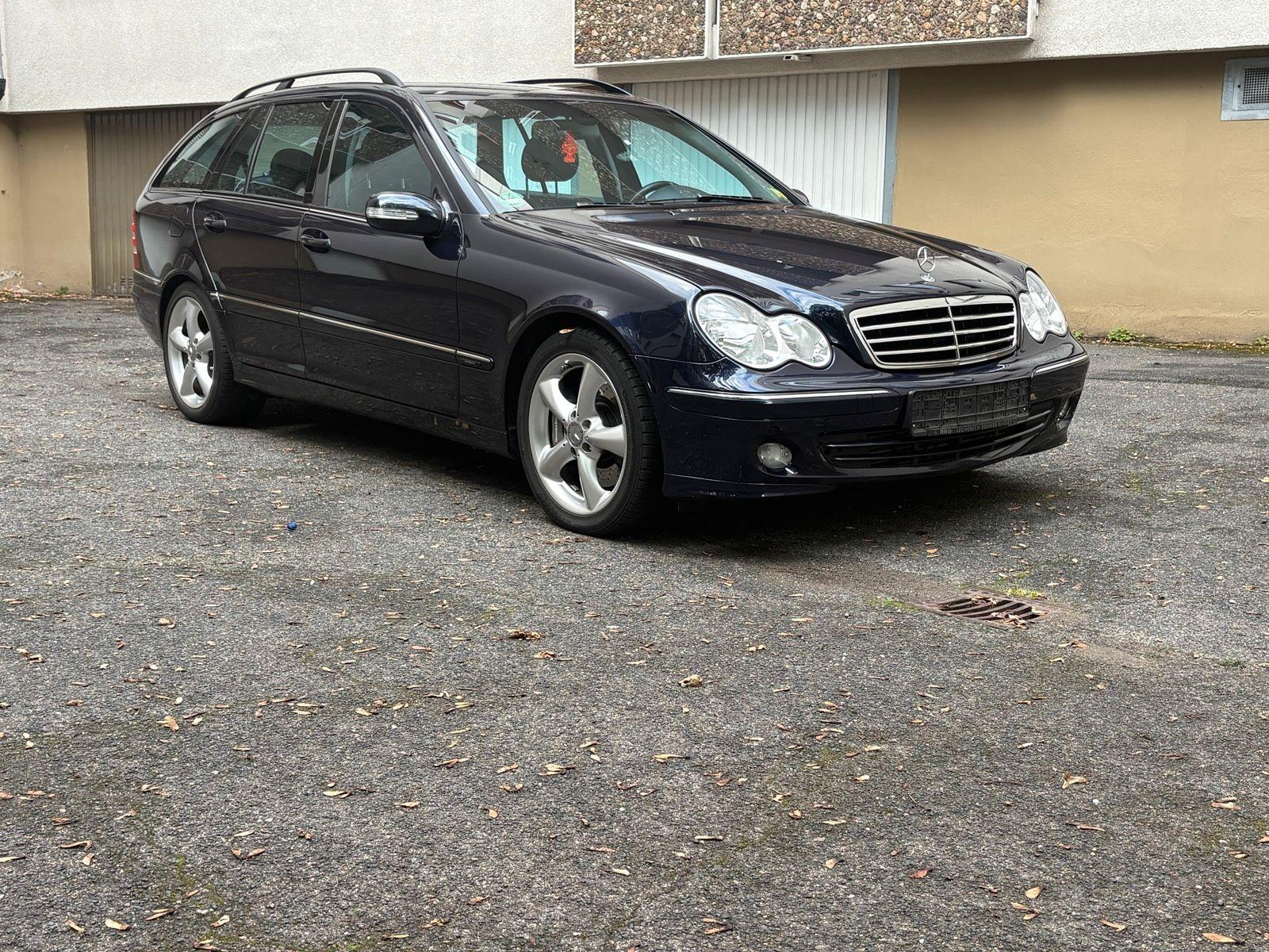Mercedes-Benz C230 2004 — interior
