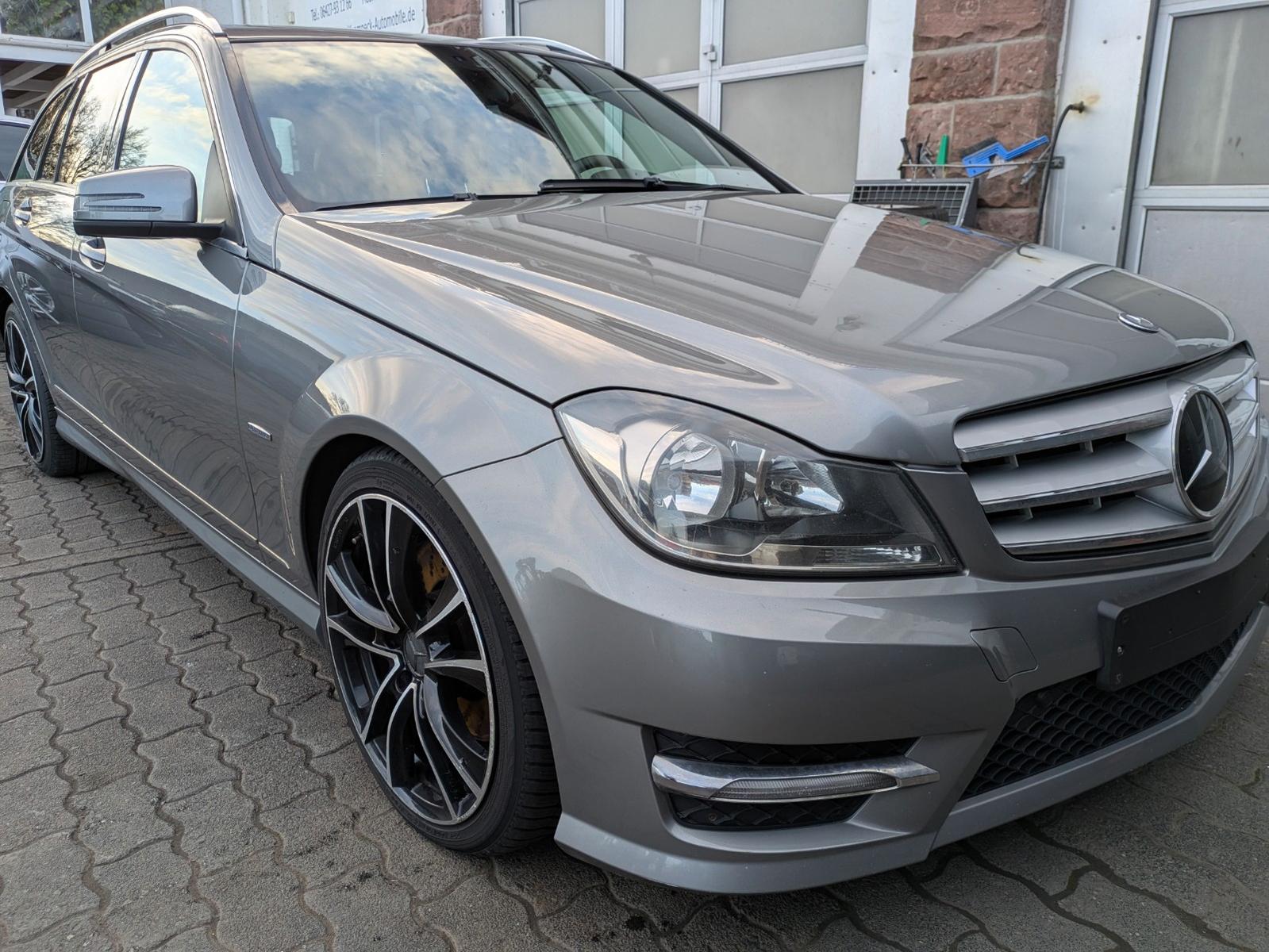 Mercedes-Benz C250 2011 — вигляд ззаду