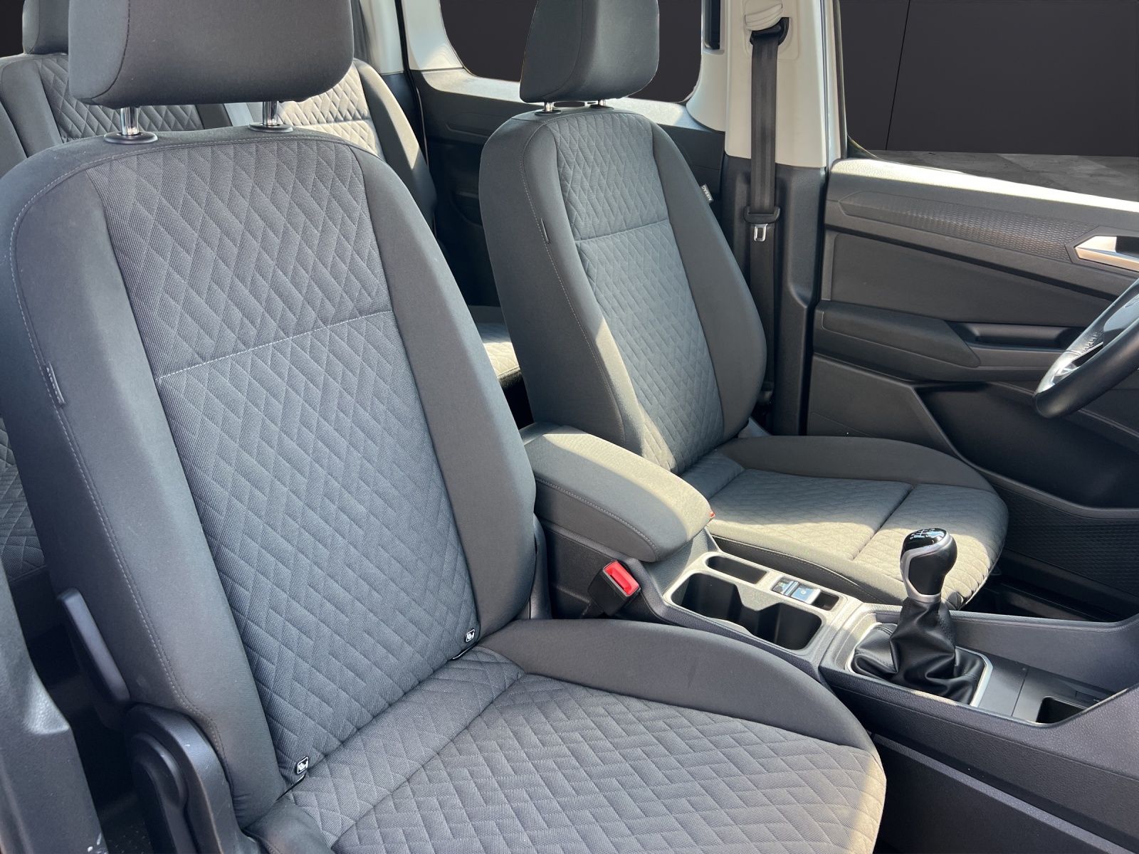 Fahrzeugabbildung Volkswagen Caddy TDI Life Maxi LED SHZ PDC DAB+ WeConnect K