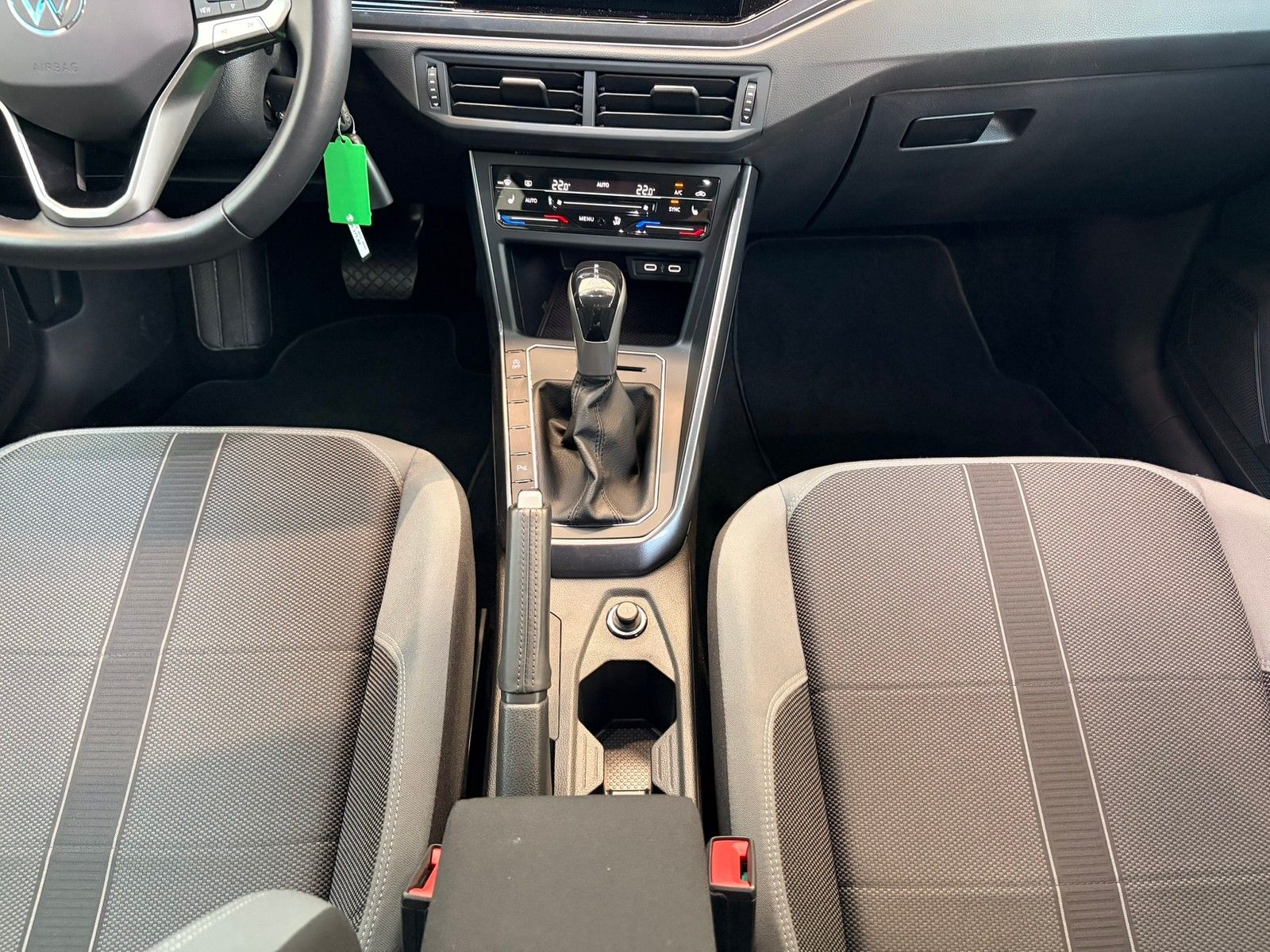 Fahrzeugabbildung Volkswagen Polo Style 1,0 TSI DSG + IQ.Drive + Navi + Klima