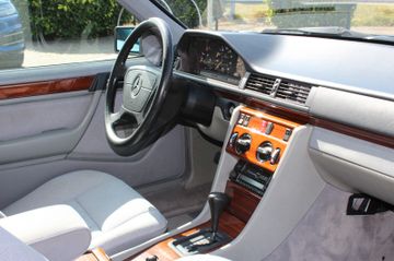 Mercedes E 200 - 8