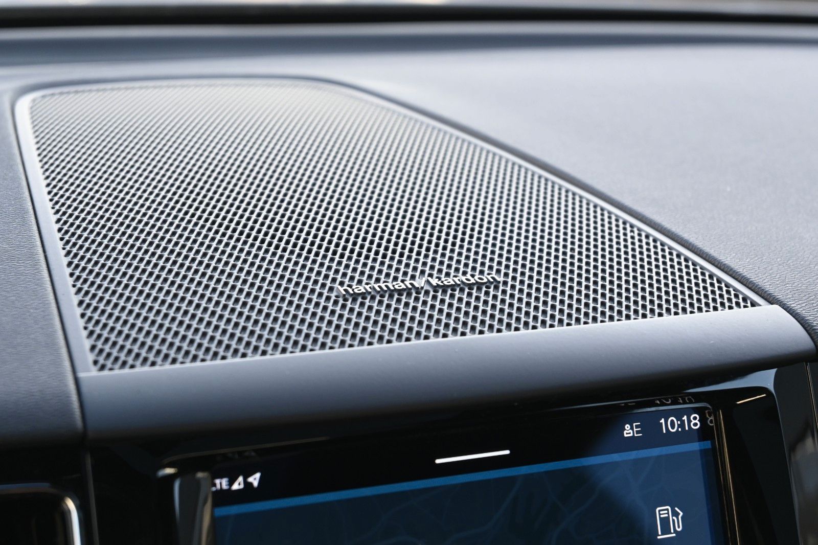 Fahrzeugabbildung Volvo XC60 B4 AWD Plus Dark*LED*PANO*STHZ*H&K*360°*AHK