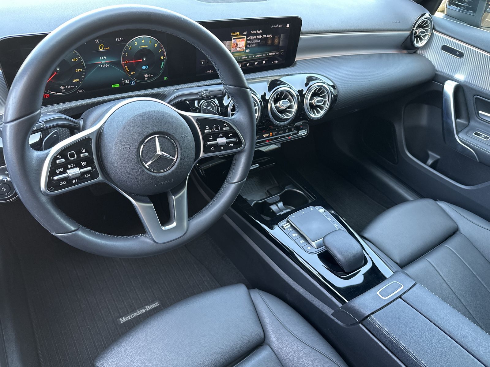 Fahrzeugabbildung Mercedes-Benz A 250e Progressive NAV+LED+PANO+360°+WIDESCREEN