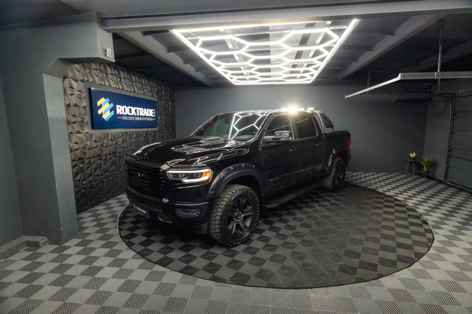 Fahrzeugabbildung Dodge RAM 5.7 V8 HEMI 4x4 LARAMIE Limited Offroad LED