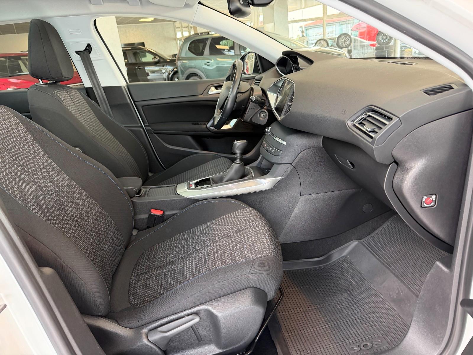 Peugeot 308 Style 1.2 Kamera Panorama Sitzheizung