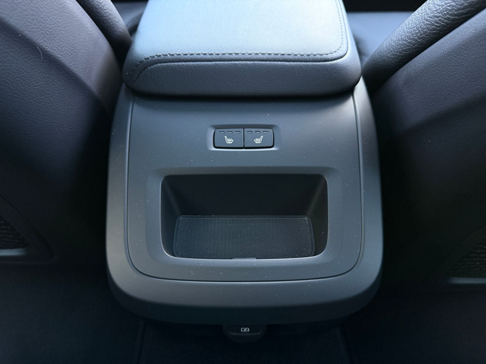 Fahrzeugabbildung Volvo S60 Lim. Plus Dark PANO H/K LED 20"