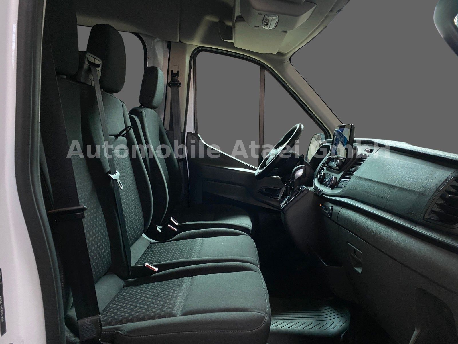 Fahrzeugabbildung Ford Transit 350 L3H2 *Automatik* 9-SITZE+NAVI (3047)