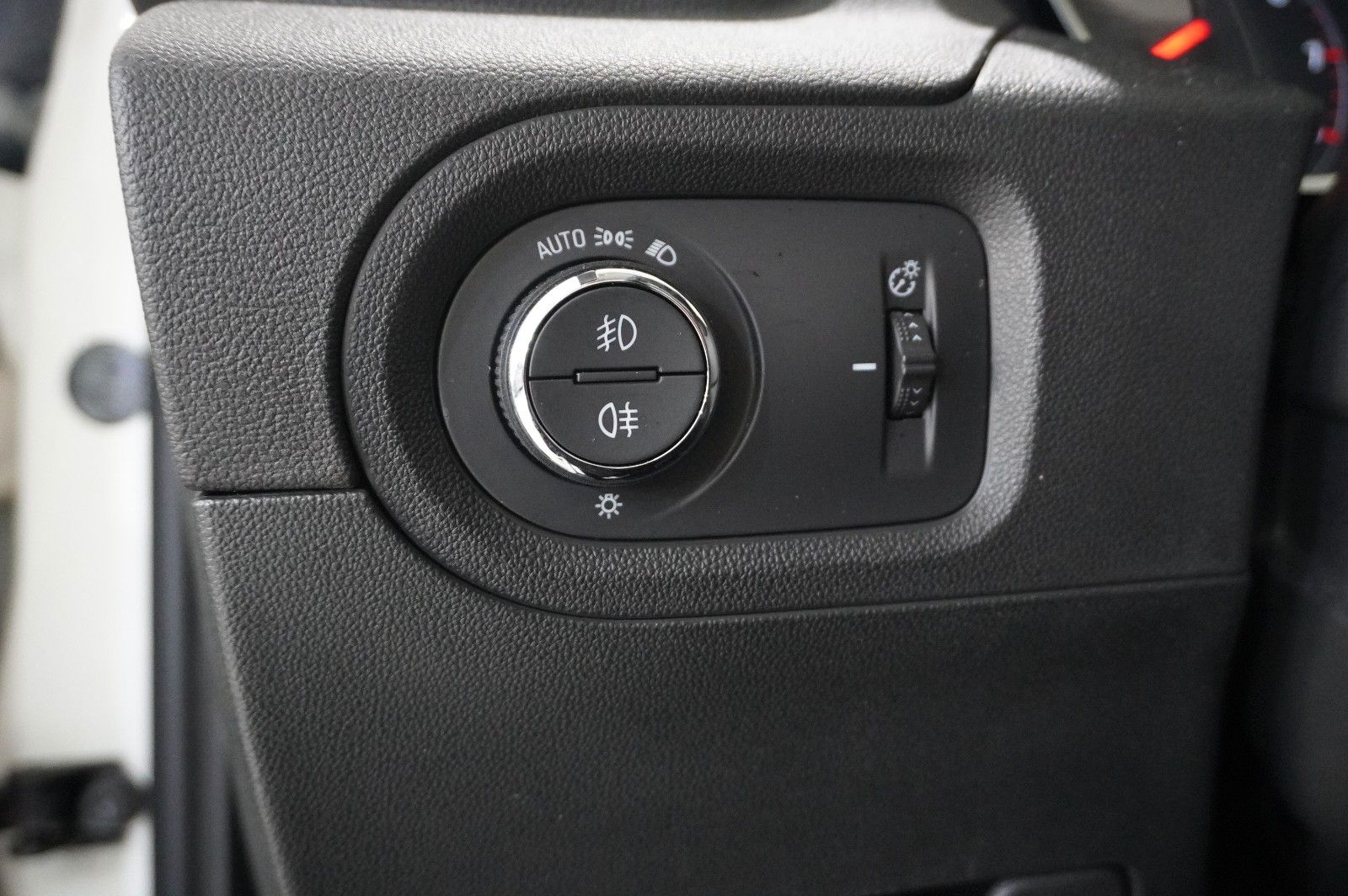 Fahrzeugabbildung Opel Grandland (X) 1.2T INNOV. NAVI/LED/KAMERA/PANO.