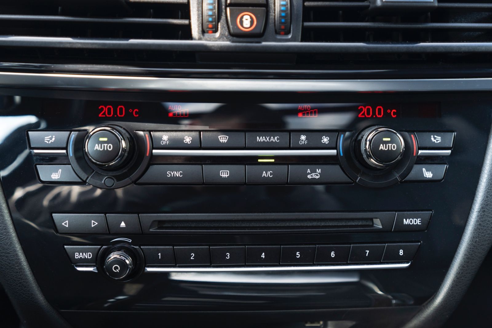 Fahrzeugabbildung BMW X5 XDrive 35d M-SPORTPAKET H&K HUD 360° CARPLAY