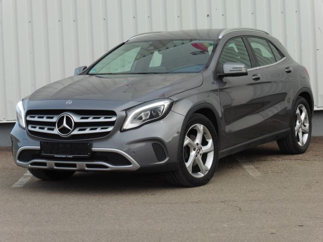 Mercedes-Benz GLA 220 d 4MATIC DCT LED Navi Teilleder AHK 18"