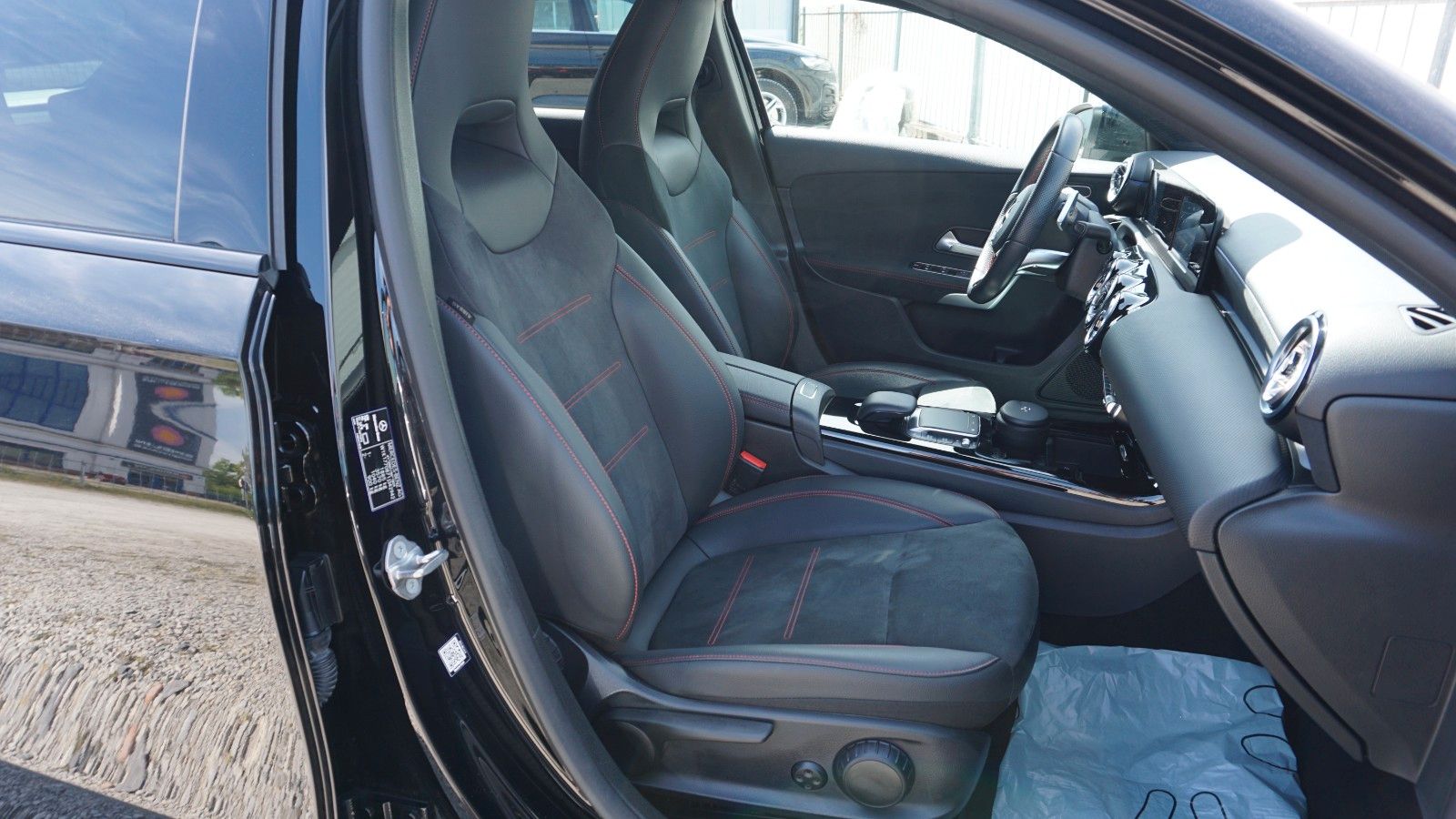 Fahrzeugabbildung Mercedes-Benz A 200 AMG Line,Navi, Keyless,Night-Pak,Panorama
