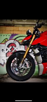 Ducati Streetfighter V4s