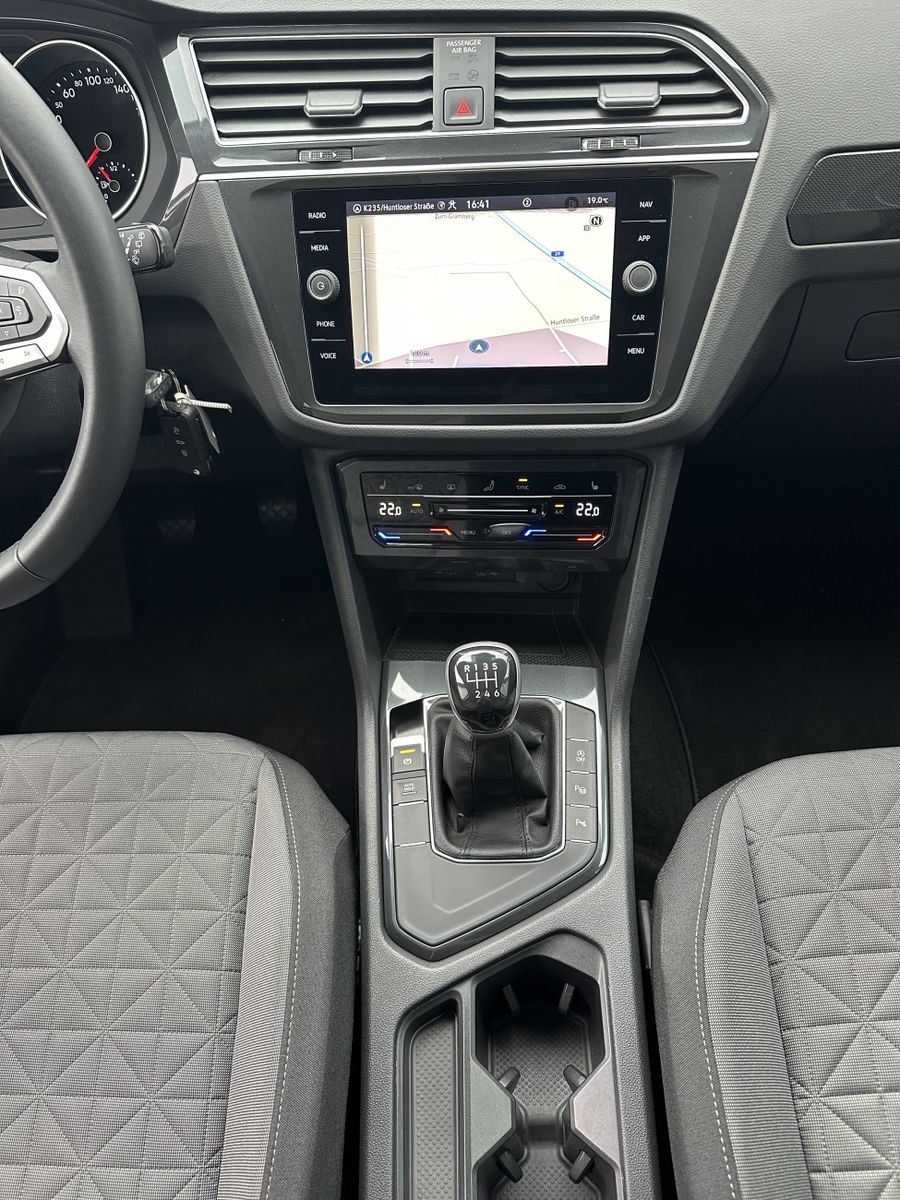 Fahrzeugabbildung Volkswagen Tiguan 2.0 TDI Life NAV+LED+ACC+DAB+17ZO+1HD+PP