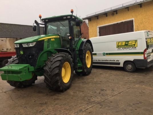 John Deere 7230R