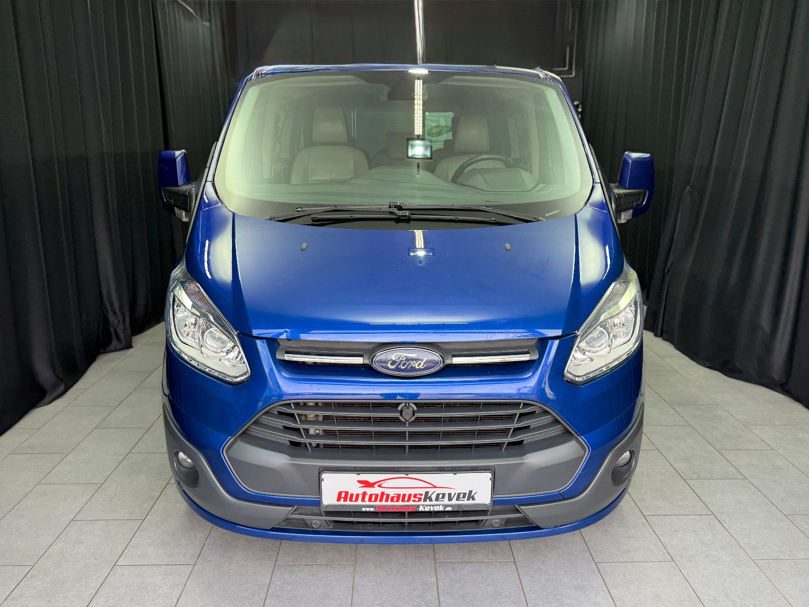Fahrzeugabbildung Ford Tourneo Custom 300|AC|PDC|NAVI|8-SITZE