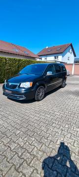 Lancia Voyager 2.8 MultiJet 16v S Automatik S - Lancia Voyager von privat