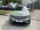 Volvo XC40 R Design Recharge Pure Electric AWD - mit Elektro-Antrieb: Grün, Vollleder, Panorama-Dach