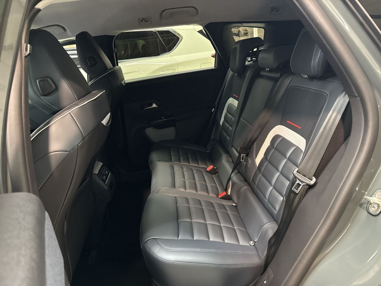 Fahrzeugabbildung Citroën C5 Aircross Hybrid 145 MAX HUD Navi 360 Kamera