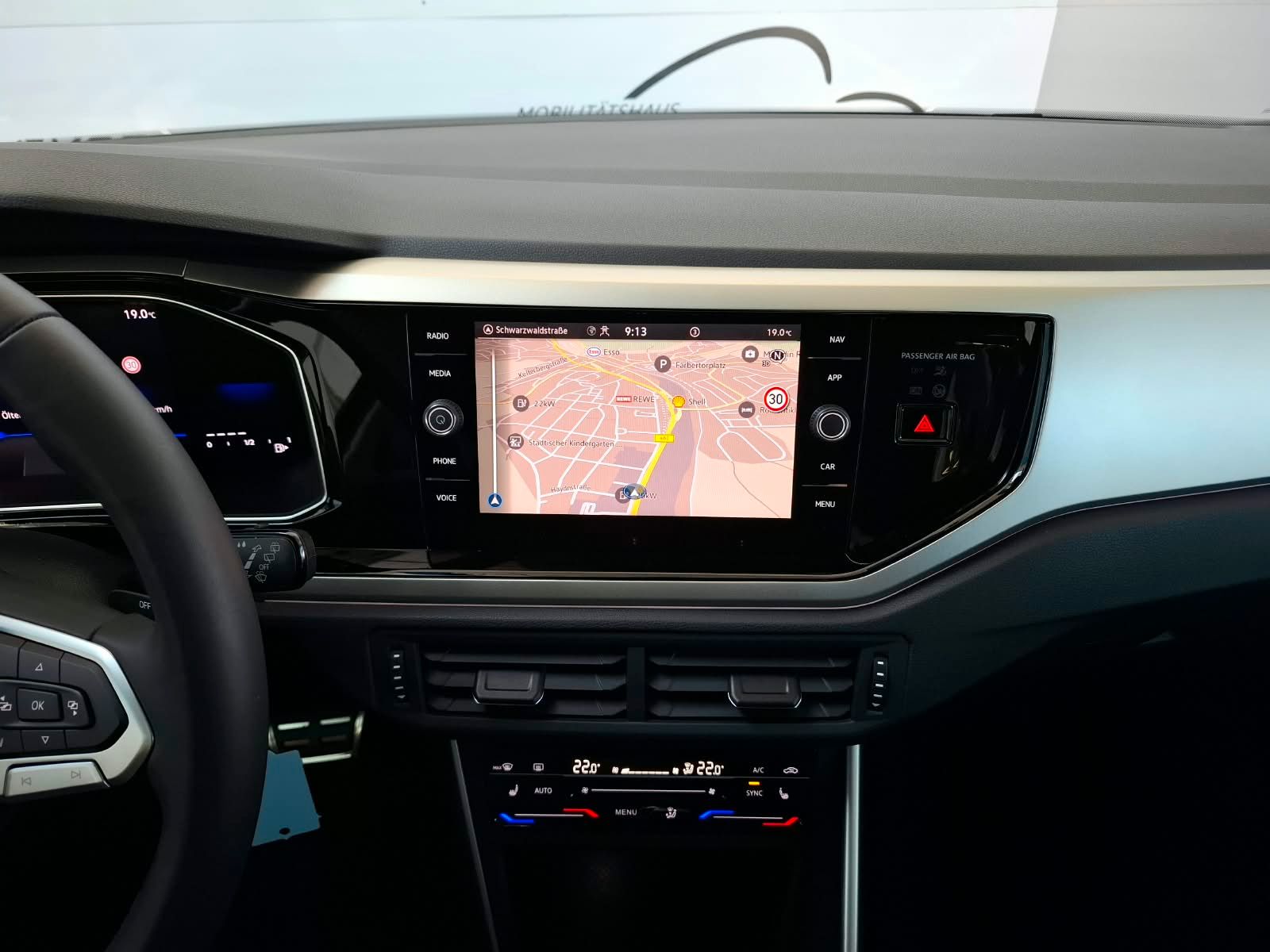 Fahrzeugabbildung Volkswagen Polo Move 1.0 TSI DSG + IQ.Drive + Kamera + LED