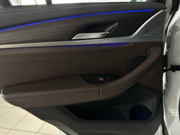 Fahrzeugabbildung BMW X3 xD20d Luxury Line DAB HUD Komfort Alarm Leder
