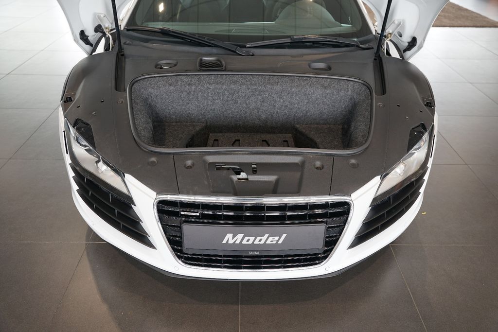 AUDI R8 Coupe 4.2 FSI quattro | Manual transmission AUDI R8 Coupe 4.2 FSI quattro | Manual transmission