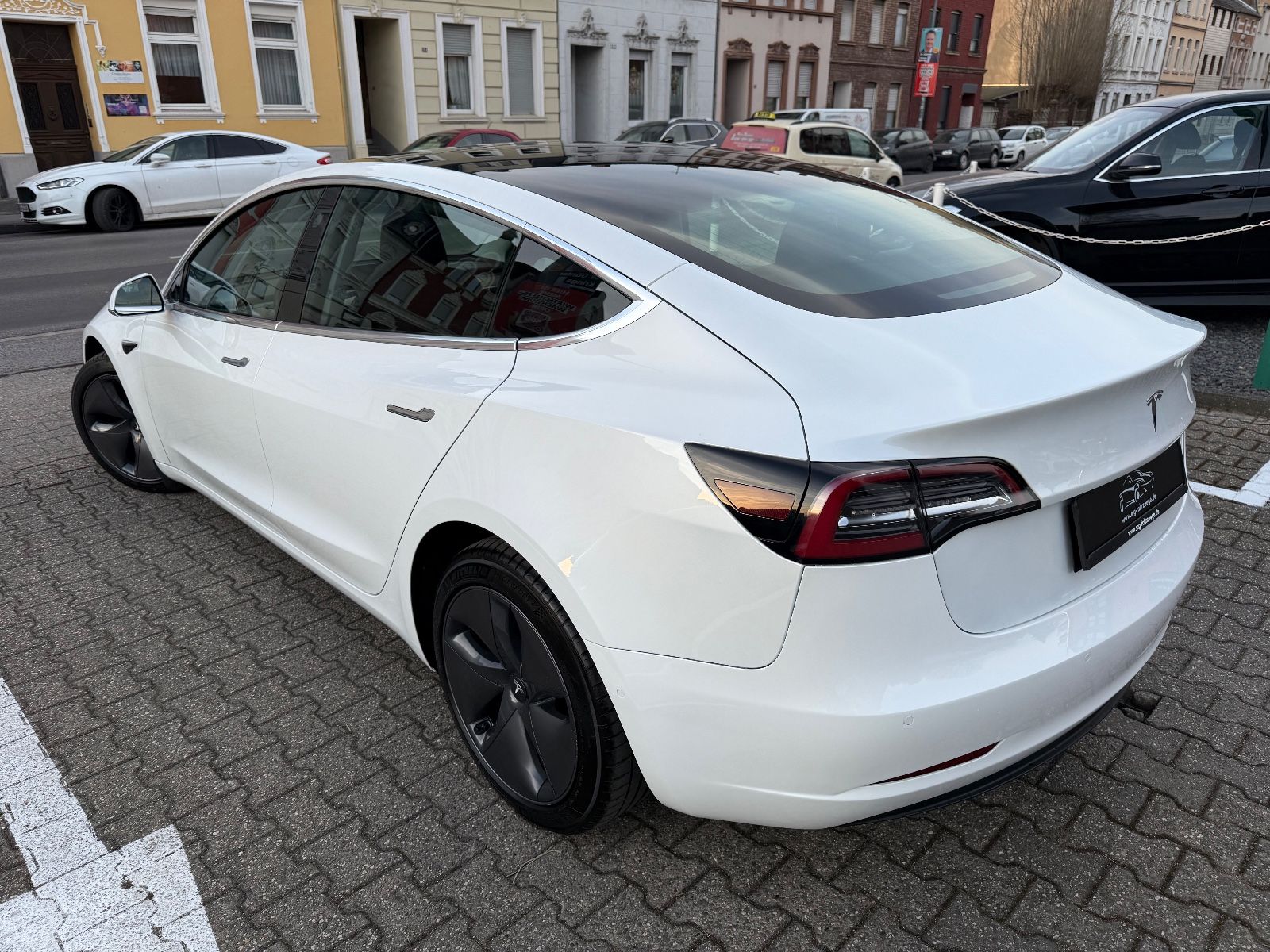 Fahrzeugabbildung Tesla Model 3 Standard Range Plus RWD 1-HAND MwSt.