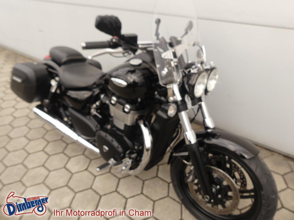 Triumph Thunderbird Storm 1700 Jet Black + Zubehör = TOP