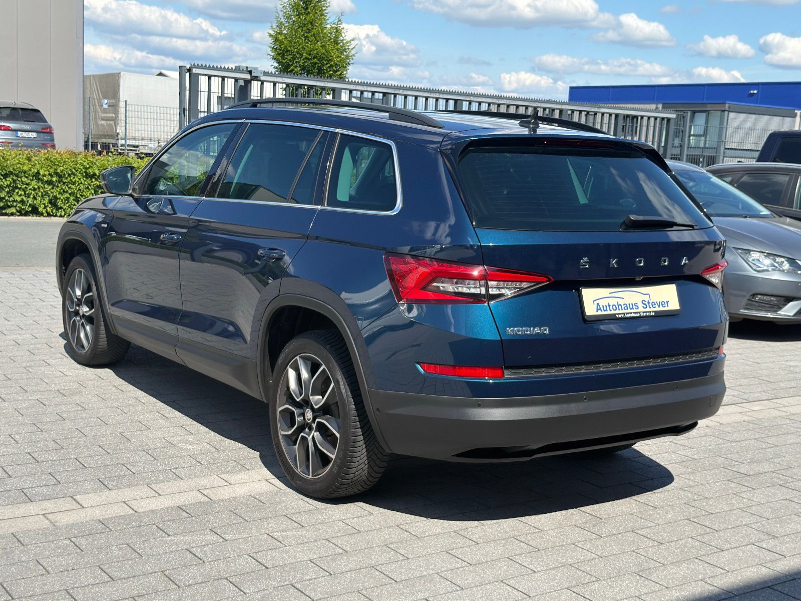 Fahrzeugabbildung SKODA Kodiaq Clever Navi,Sitzh.v+h,Alu,DSG,360°