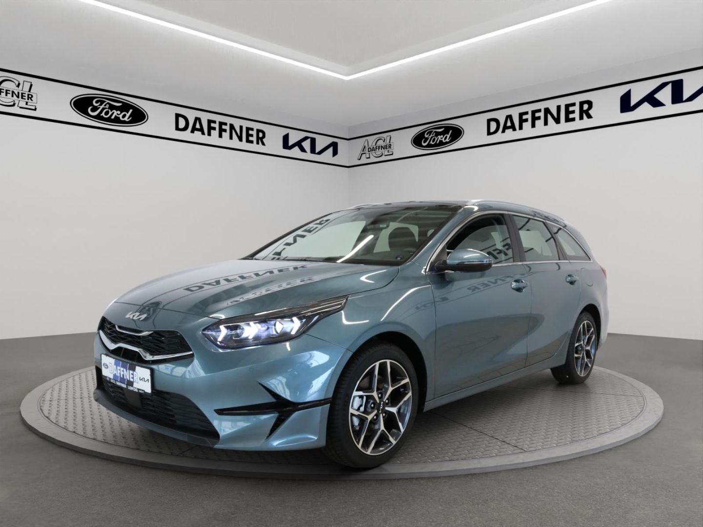 Fahrzeugabbildung Kia Ceed_sw Spirit Panoramadach Memory-Sitze Navi